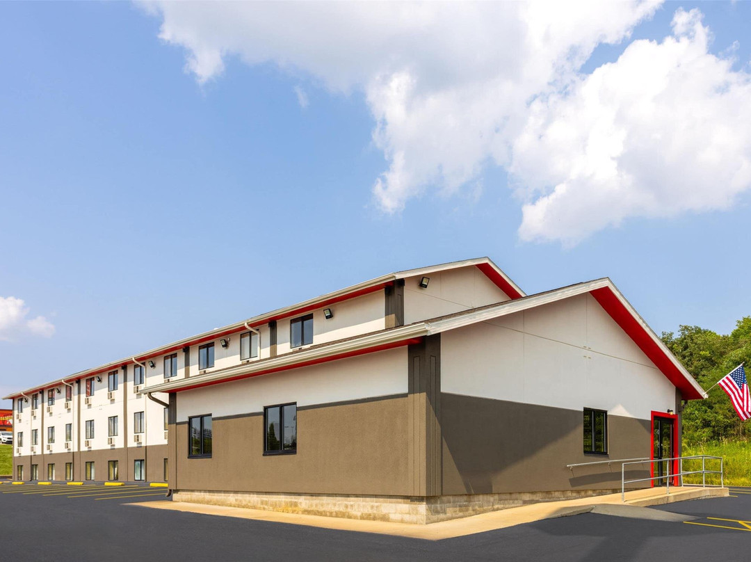 圣克莱尔斯维尔-惠灵Wv区速8酒店