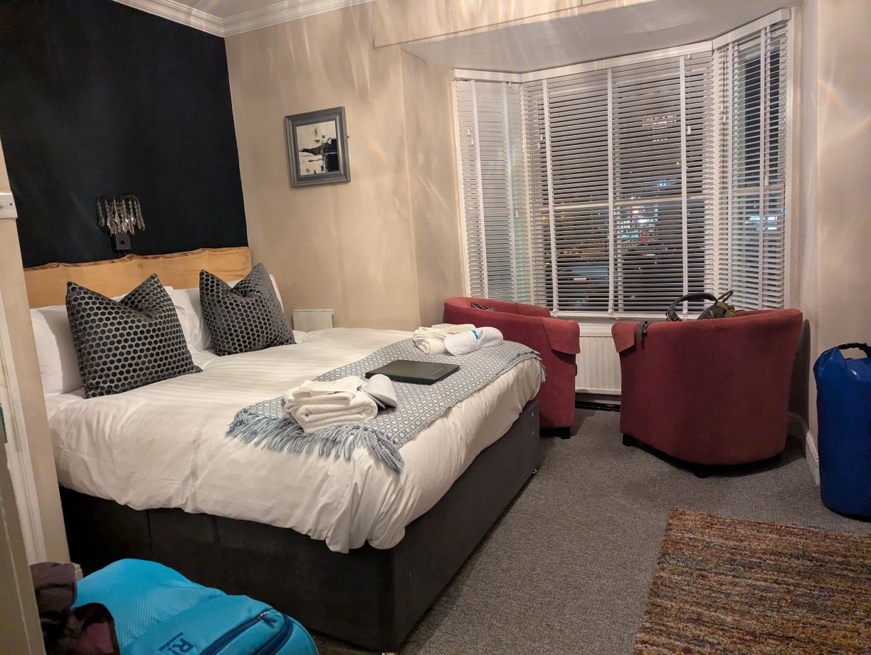 阿罗斯法港边旅馆-官方