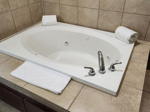 圆石套房酒店-布罗肯鲍主图