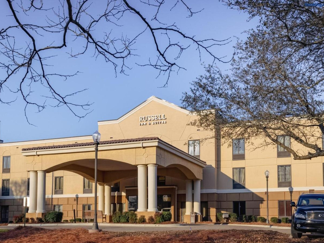 Russell Inn & Suites