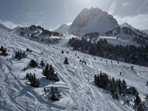 格兰德瓦利拉滑雪场-莱斯埃斯卡迪斯必去景点