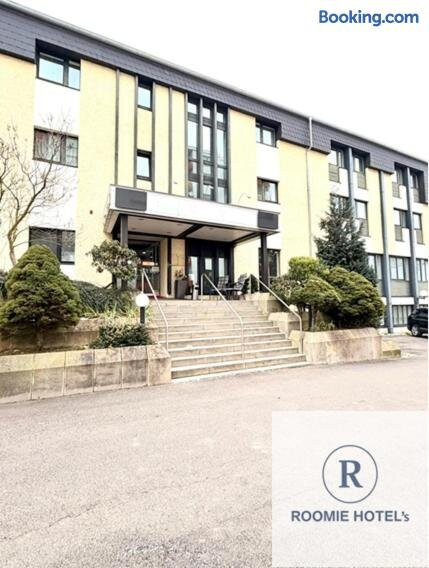 Roomie Hotel