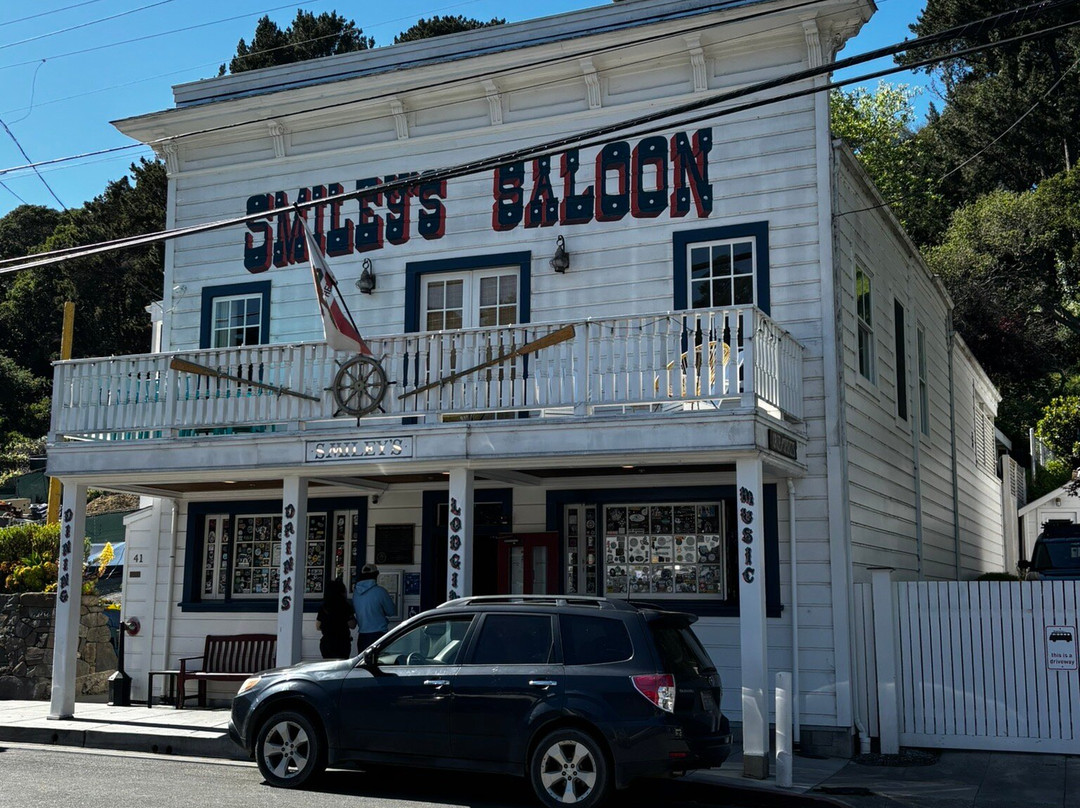 Smiley's Schooner Saloon-Bolinas必去景点