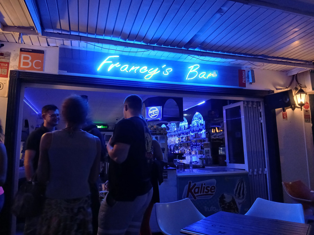 Francy's Bar-圣地亚哥港必去景点