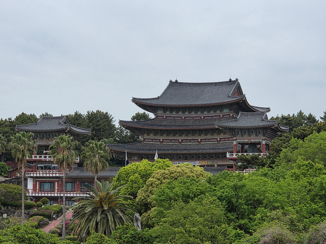 Yakcheonsa Temple-西归浦市必去景点