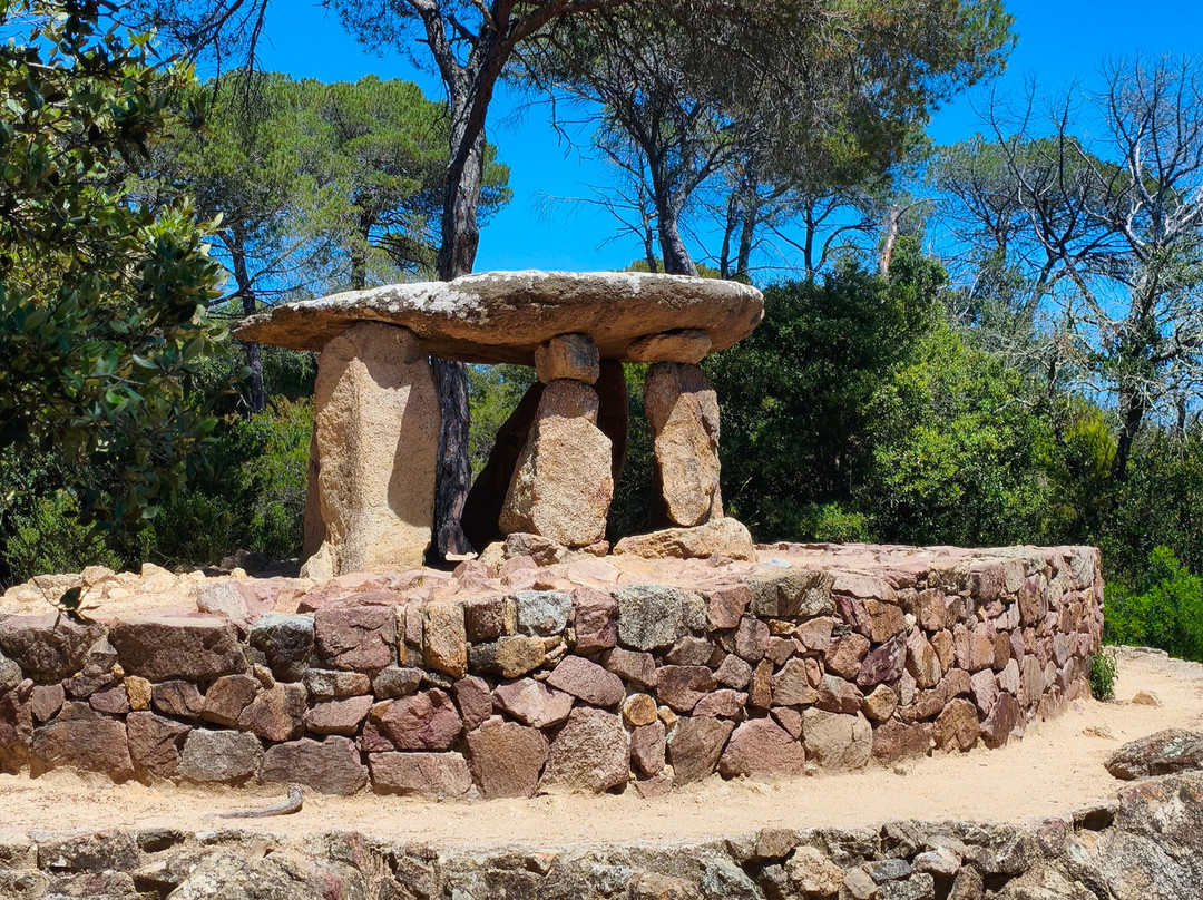Dolmen Pedra Gentil-Vallgorguina必去景点