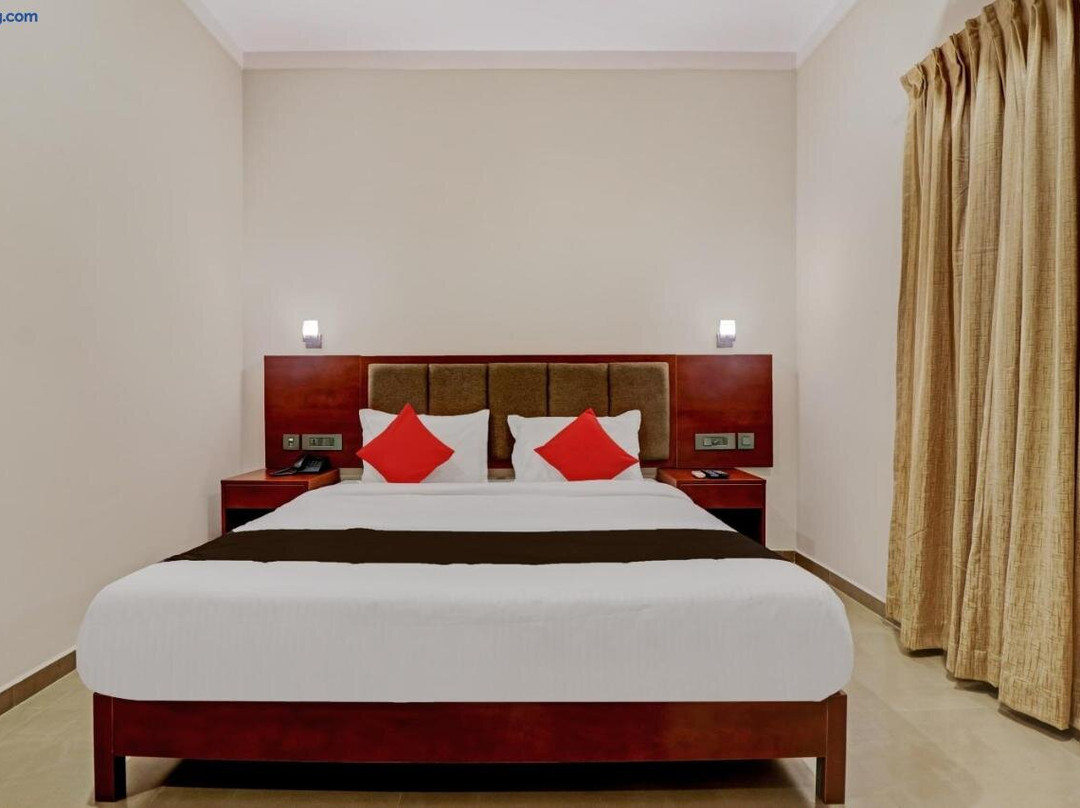 Super Townhouse Kizhakkambalam Tourist Home