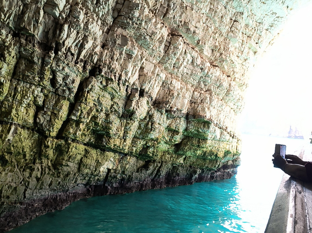 Costante Nicola Agenzia Tour Delle Grotte-佩斯基奇必去景点