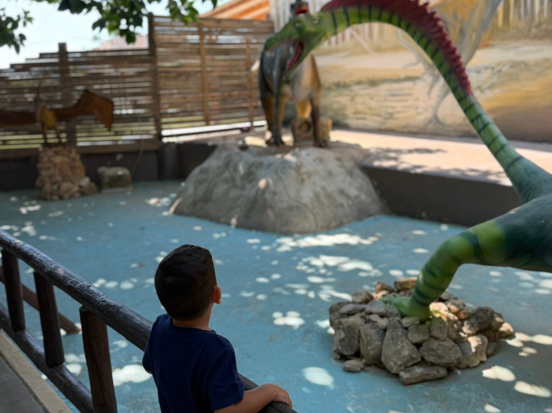 Dinosauria Park-Gournes必去景点