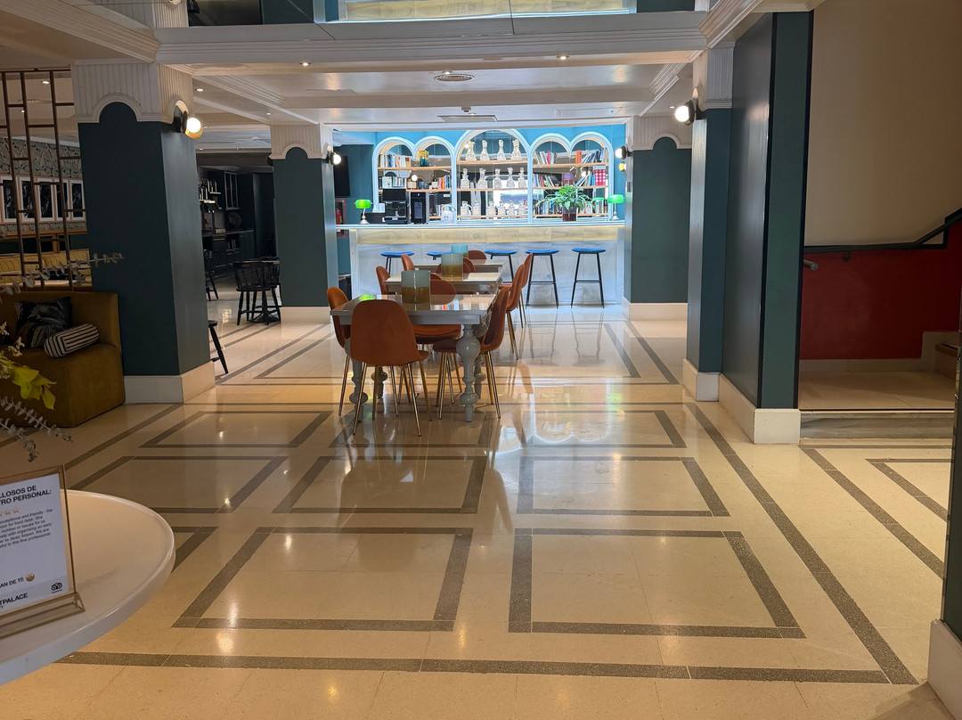珀蒂宫特里亚纳小宫酒店主图