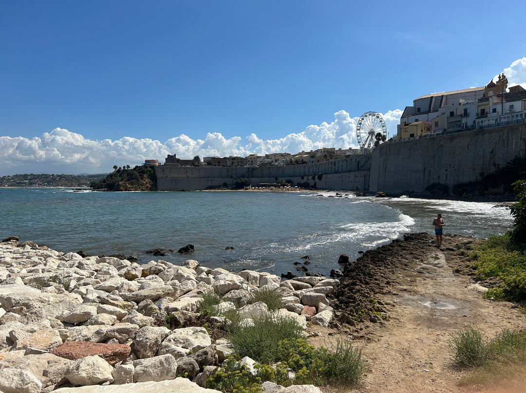 Castello Arabo Normanno-戈尔福海堡必去景点