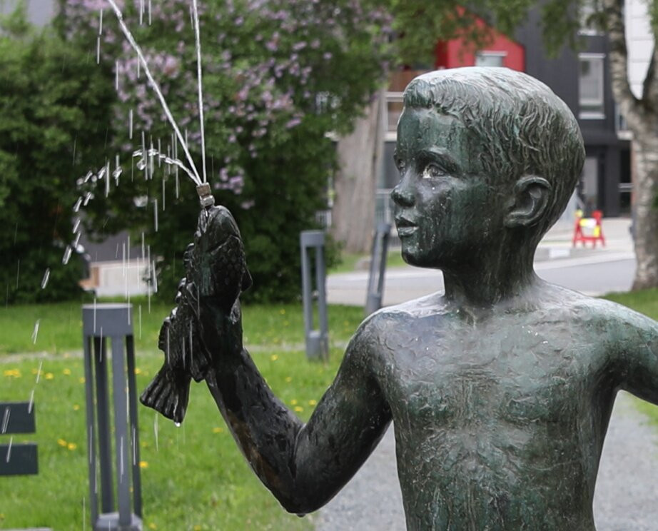 Fontene « Jente og gutt » (La fontaine « Fille et garçon »)