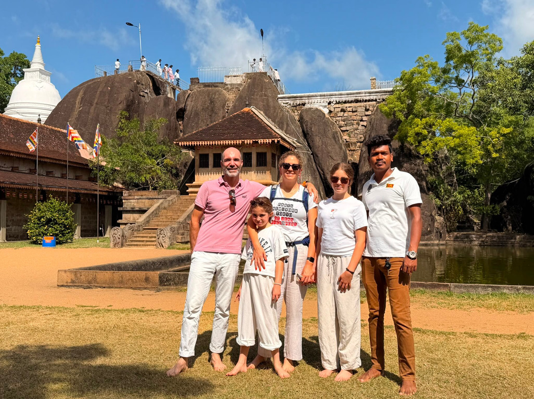 Pravy Ceylon Voyages