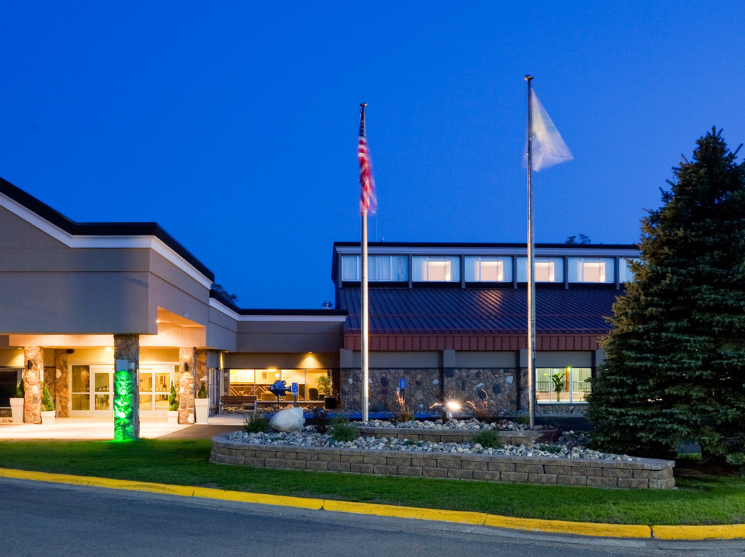 Holiday Inn Detroit Lakes - Lakefront by IHG主图