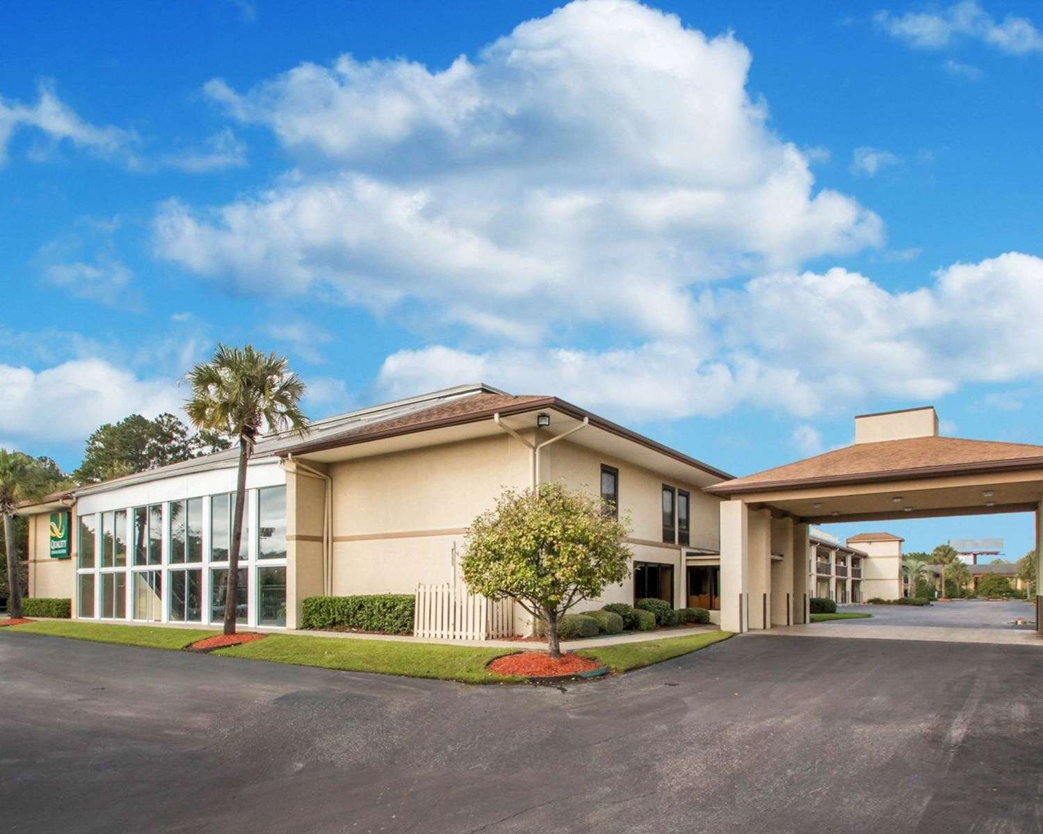 Quality Inn & Suites-官方