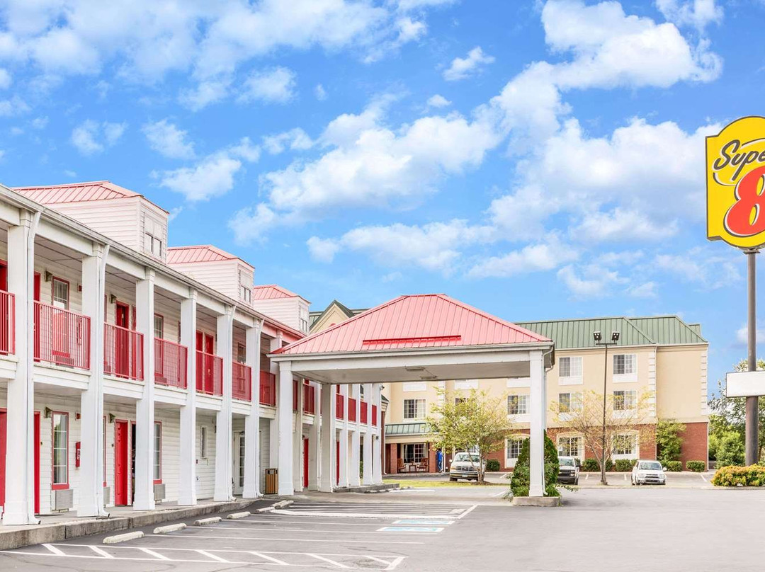 Super 8 by Wyndham Clinton