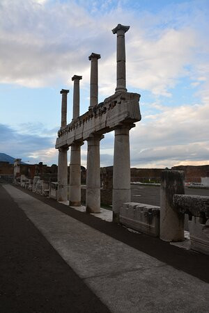 Discover Pompeii Giovanni Ferrara Day Tours-庞贝必去景点