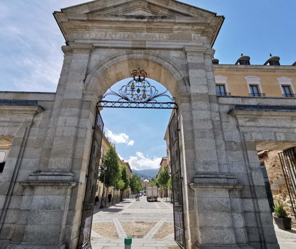 Puerta de Segovia景点图片