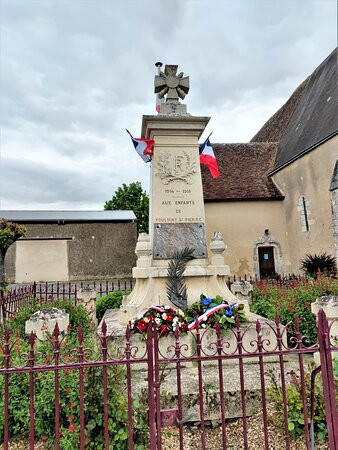 Eglise Paroissiale Saint-Pierre-Pouligny-Saint-Pierre必去景点