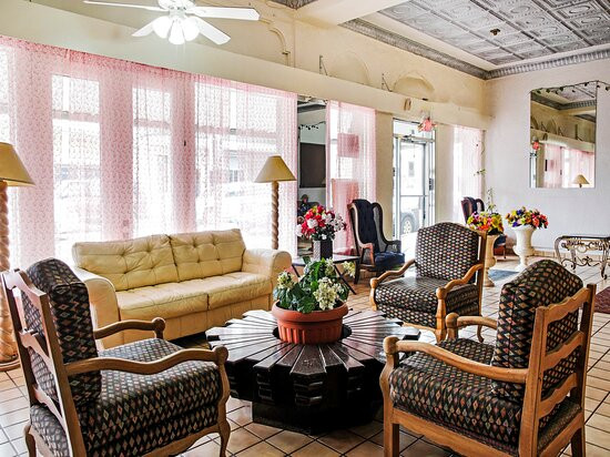 OYO Historic Cameron Hotel Brownsville I-69E