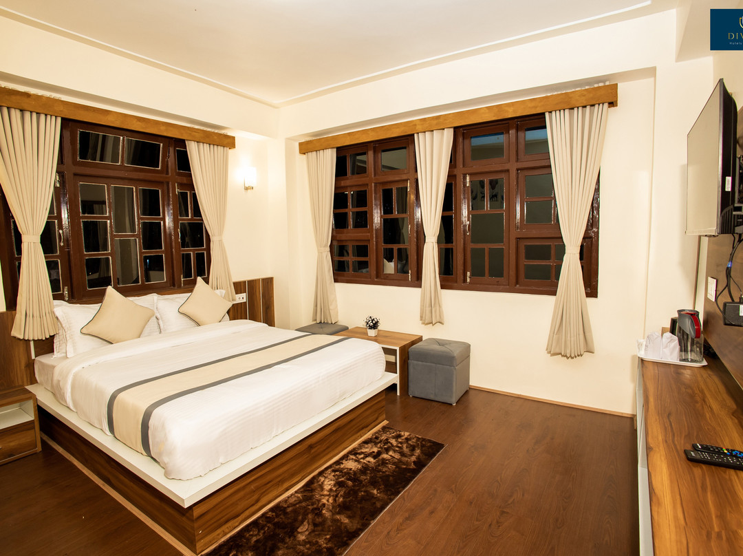 Divine The Elite Zong