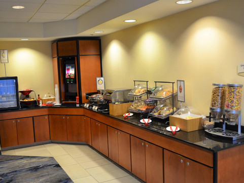 苏圣玛丽万枫套房酒店主图