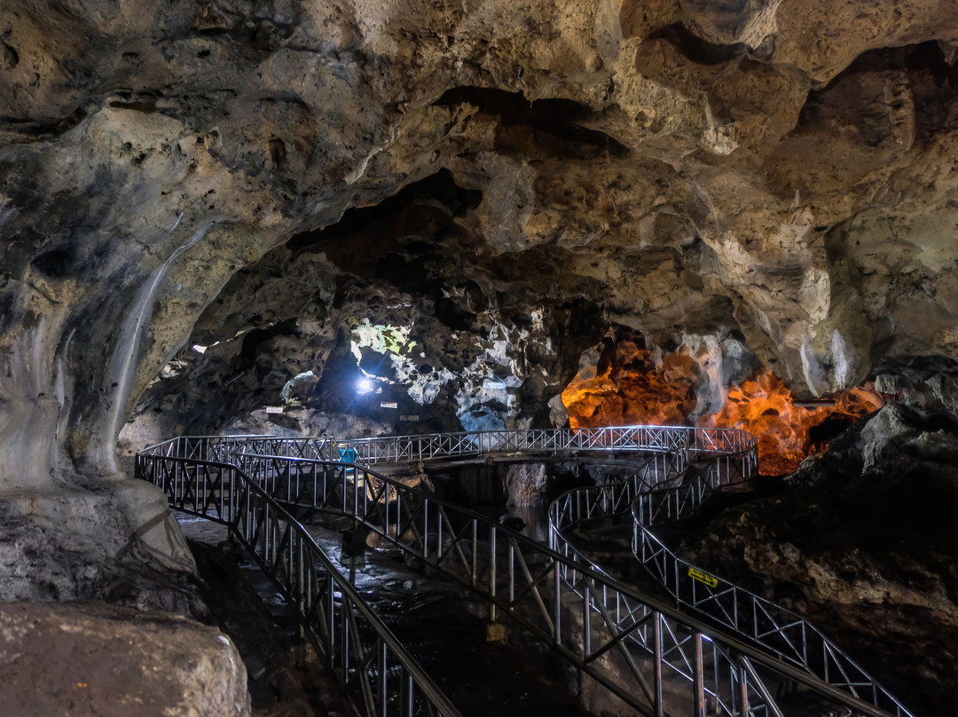 Akbar Cave