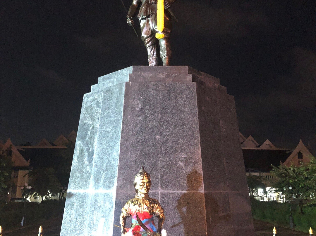 Praya Phichai Dap Hak Memorial-程逸必去景点