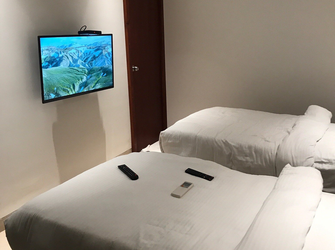 Capital O 28475 Elite Homes主图