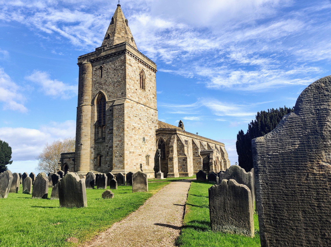 Church of St Oswald & Viking Grave Stones-Lythe必去景点