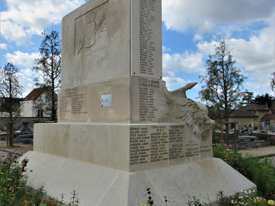 Monument Communal-昂吉安莱班必去景点