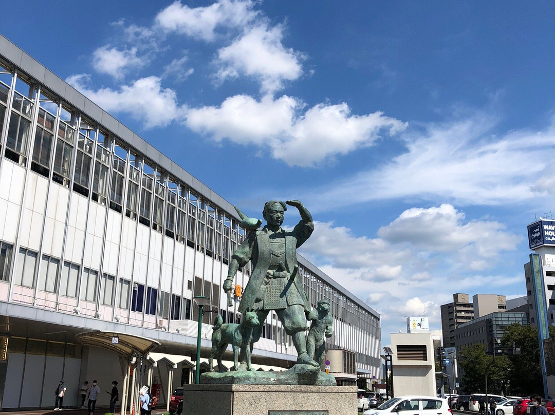 Momotaro Statue景点图片