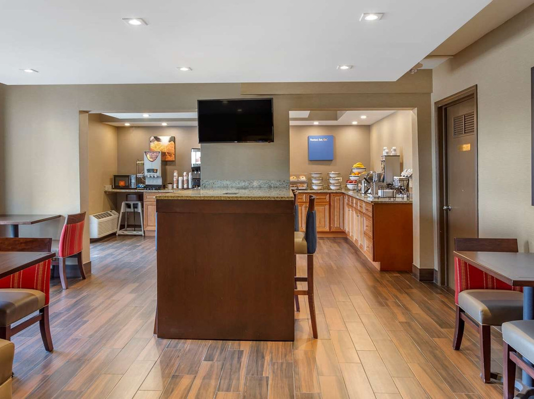 Comfort Inn & Suites主图