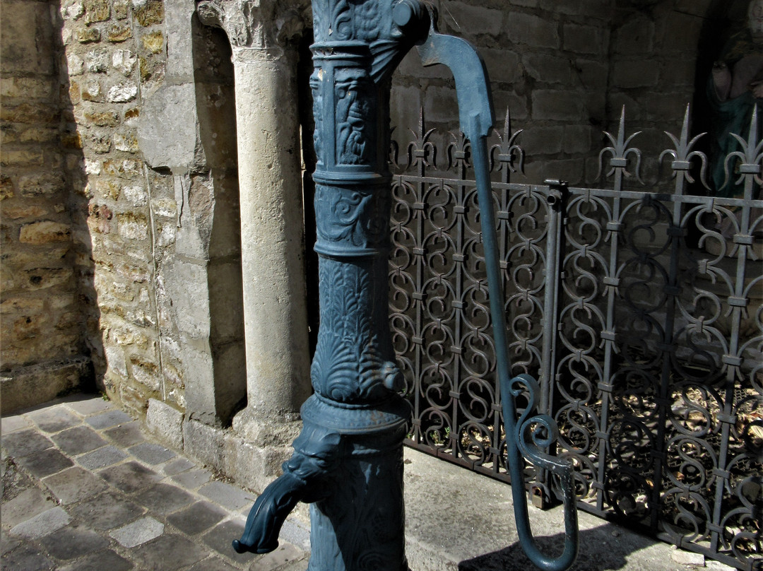 La Fontaine de Saint Prix景点图片
