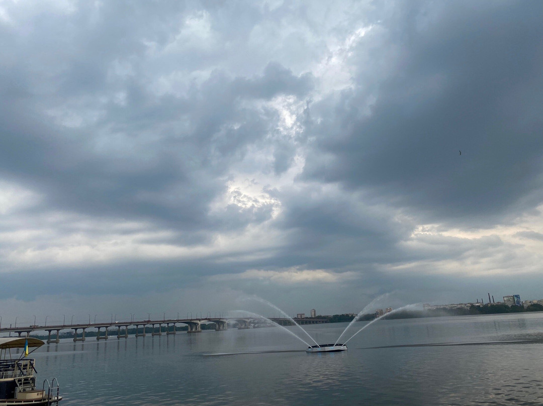 Fountain White Swan景点图片