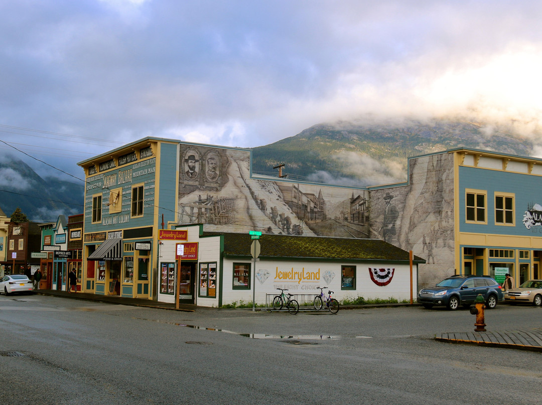 State Street and Broadway Street-史凯威必去景点