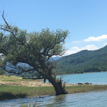 Lago di Bomba-Bomba必去景点