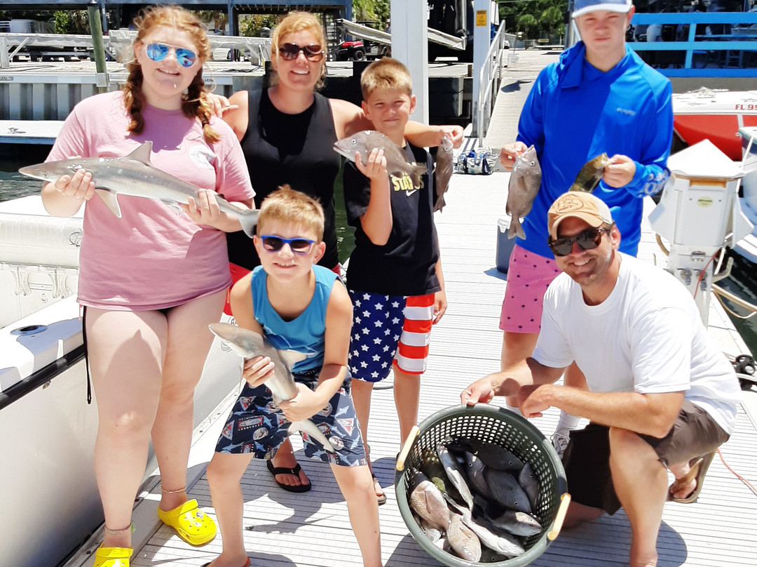 Bottoms Up Fishing Excursions-Holiday必去景点