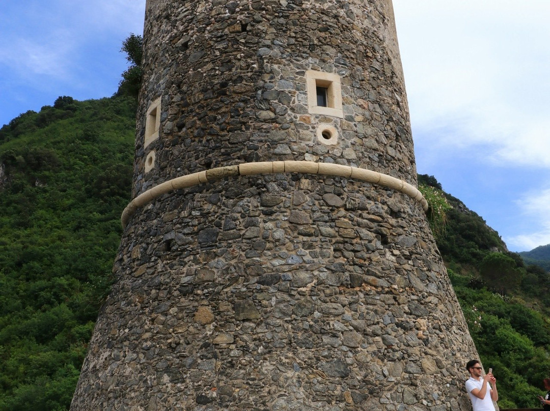 Torre Aragonese景点图片