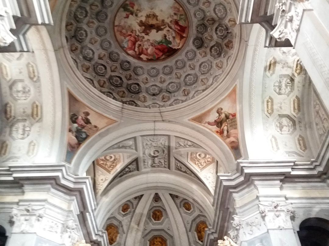 Chiesa del Santo Crocifisso-Asso必去景点