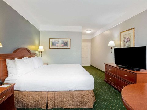 斯蒂芬维尔拉昆塔温德姆套房酒店主图