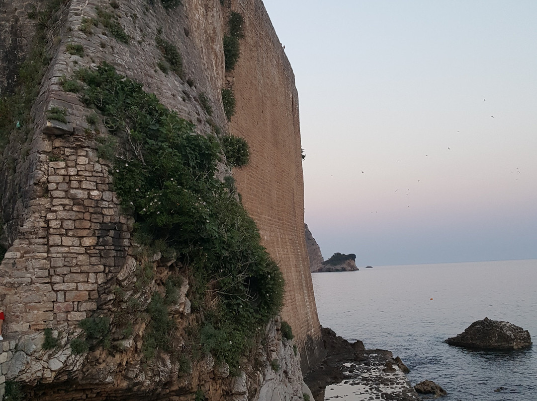 Budva City Walls-布德瓦必去景点
