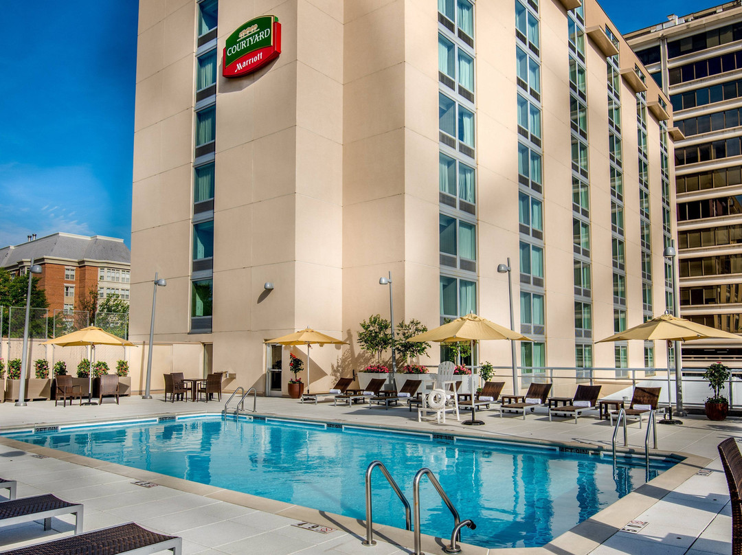 Courtyard by Marriott Bethesda Chevy Chase主图