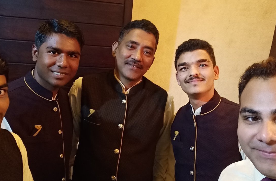 Lazeez Restaurant & Hotel主图