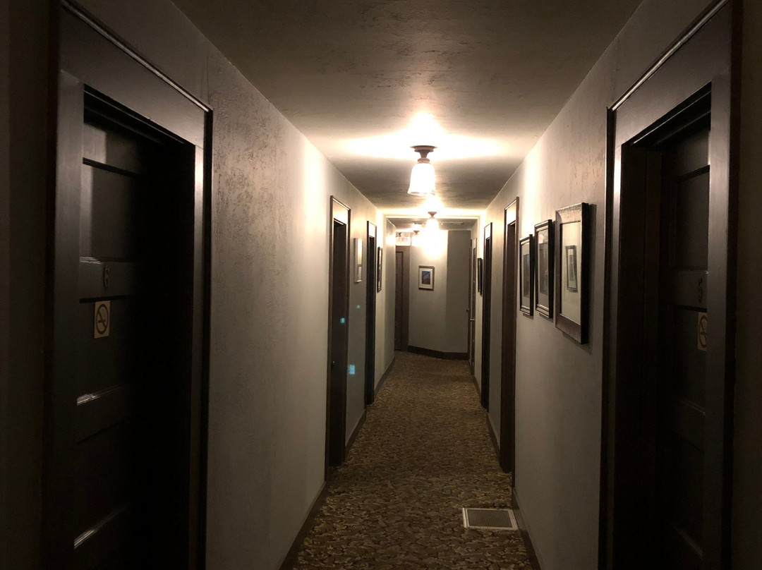 夏洛特酒店主图