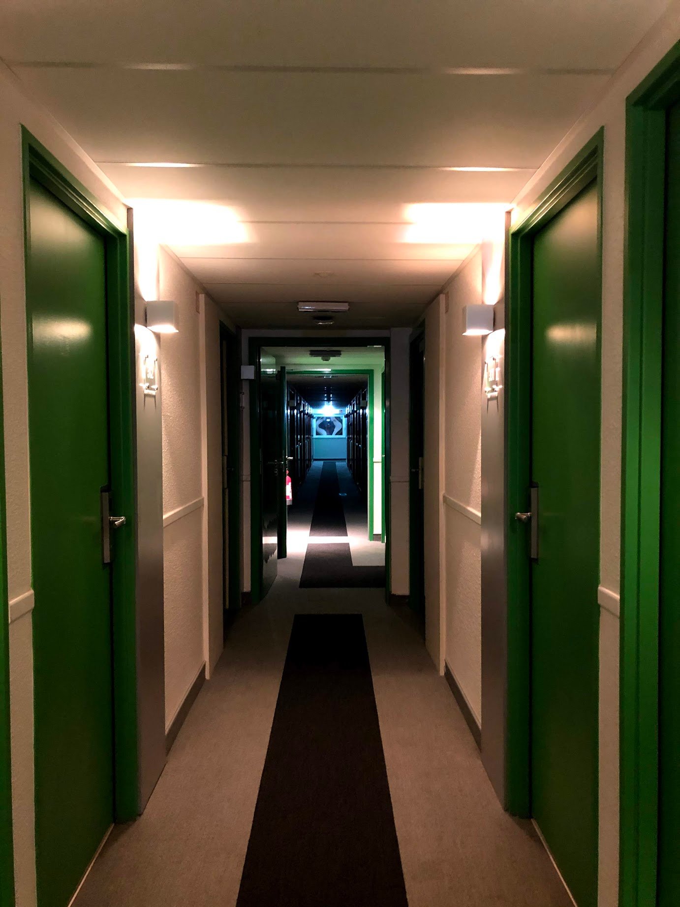 Mandarina Hotel Luxembourg Airport-浴室