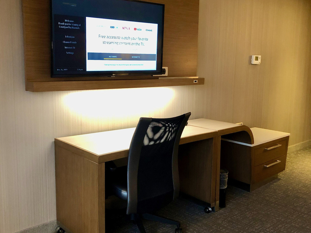 Courtyard by Marriott Westbury Long Island主图