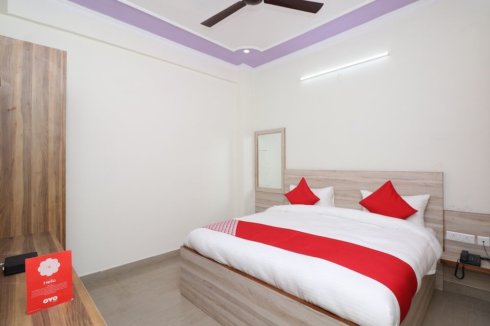 OYO 16721 Divine Hotel主图