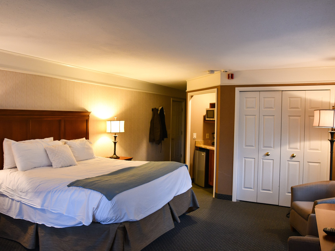 Bass Lake Taverne & Inn主图