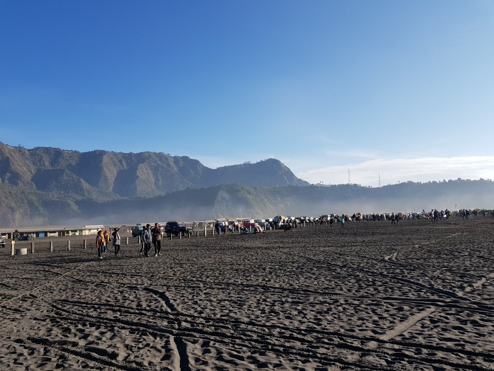 Sand Sea-腾格尔火山口必去景点